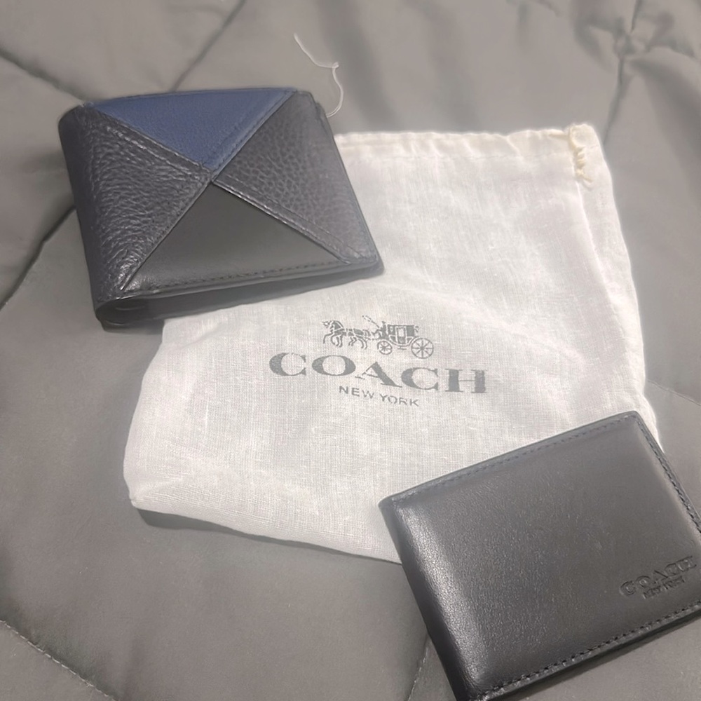 Blue and black men’s coach wallet. Brand new with out tags has a id holder